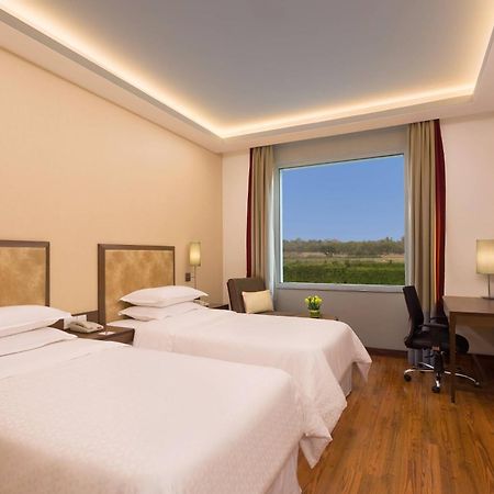 Four Points By Sheraton New Delhi, Airport Highway Exterior foto