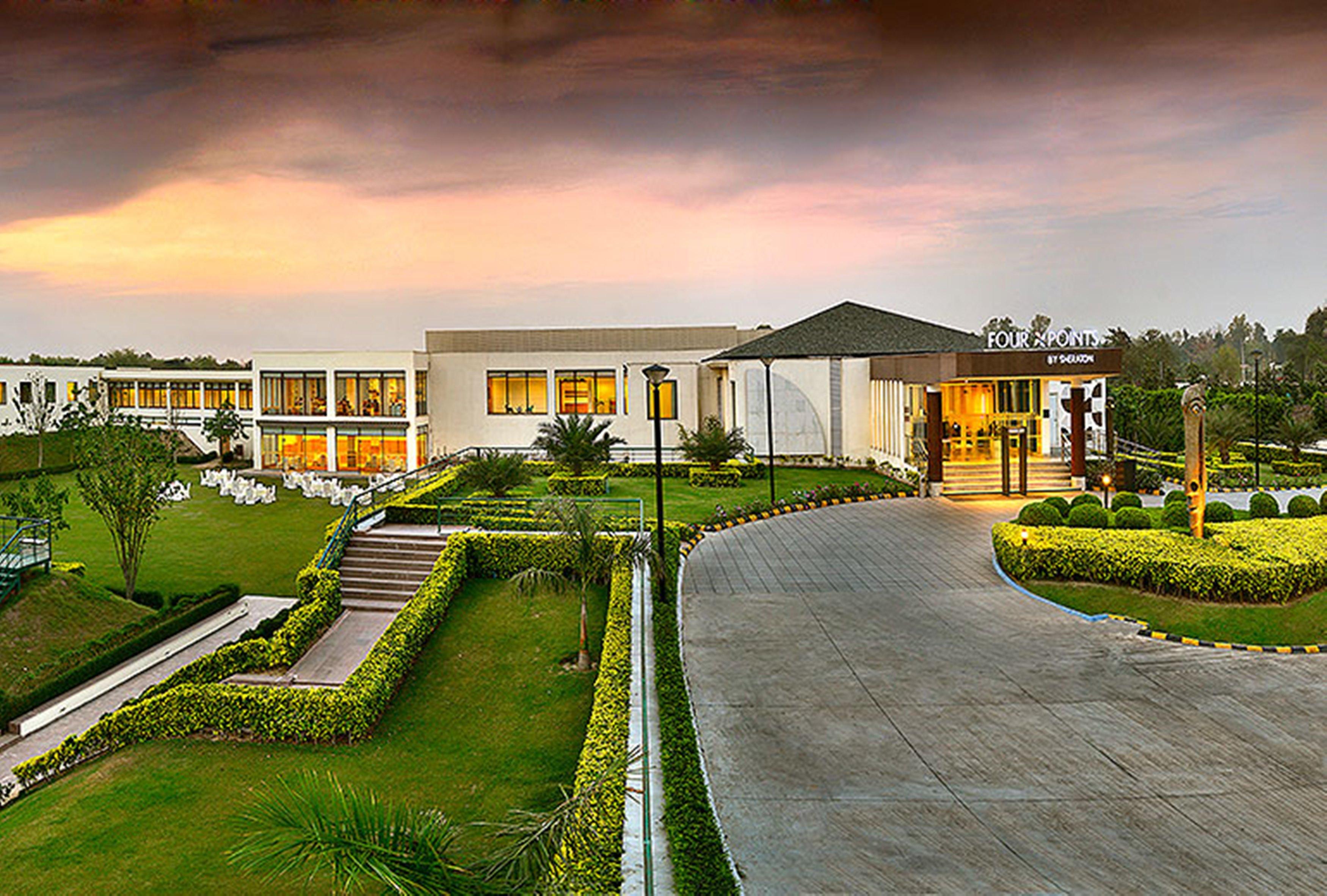 Four Points By Sheraton New Delhi, Airport Highway Exterior foto