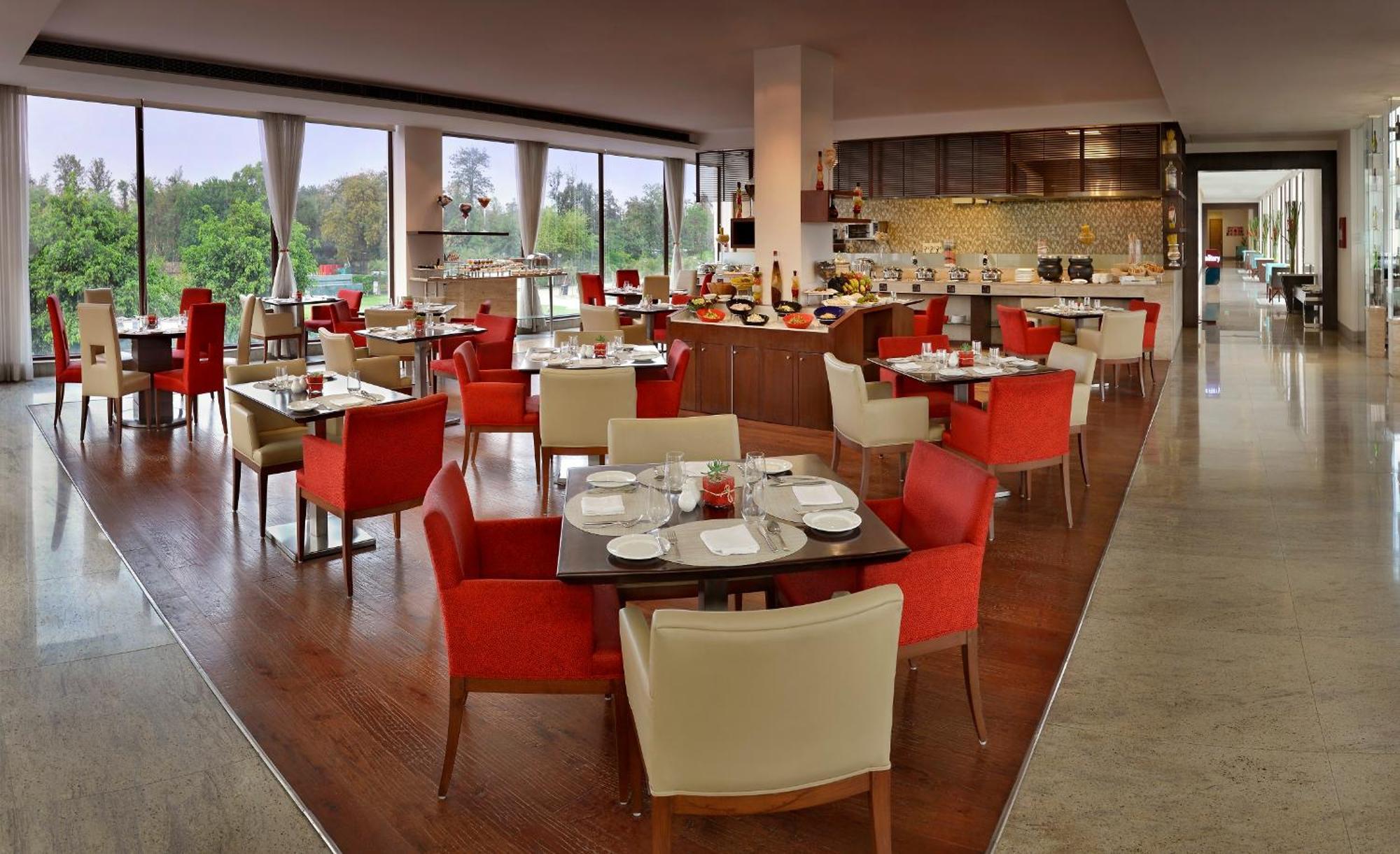 Four Points By Sheraton New Delhi, Airport Highway Exterior foto