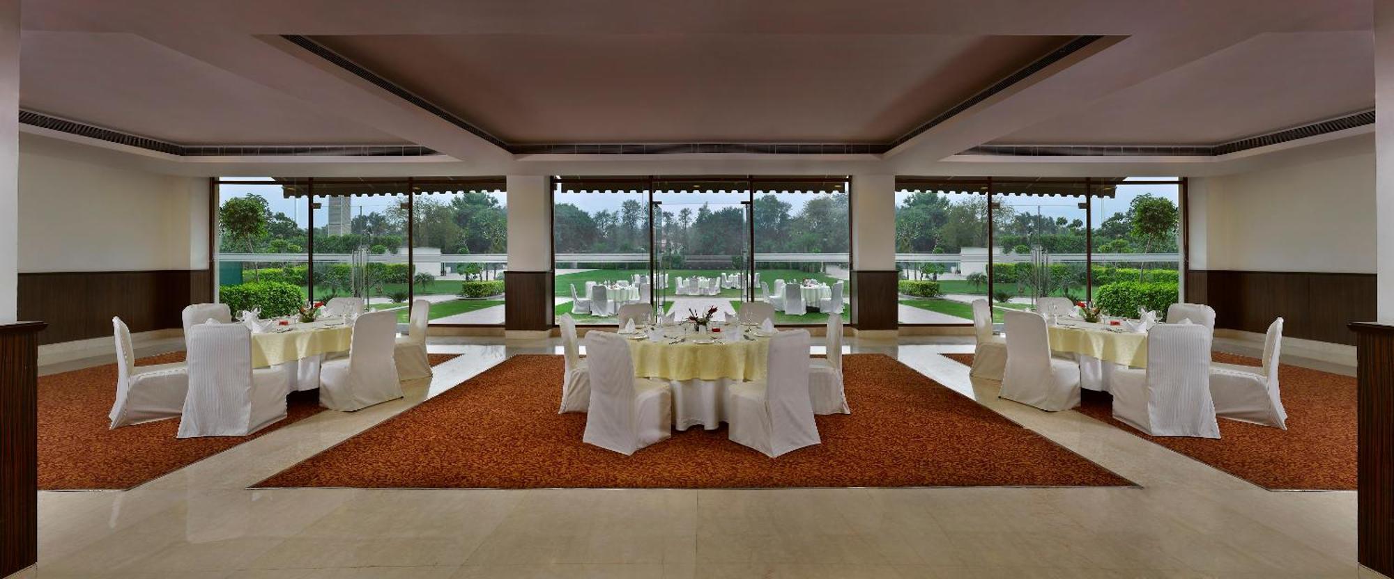 Four Points By Sheraton New Delhi, Airport Highway Exterior foto