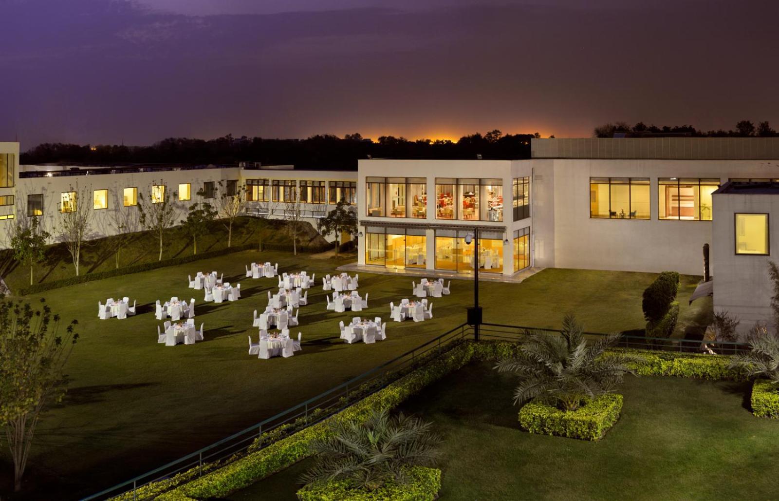 Four Points By Sheraton New Delhi, Airport Highway Exterior foto