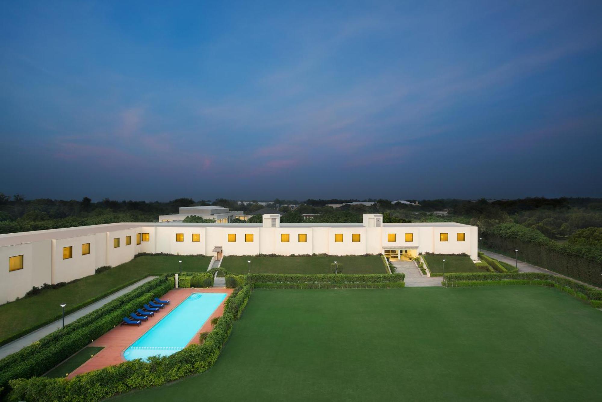 Four Points By Sheraton New Delhi, Airport Highway Exterior foto