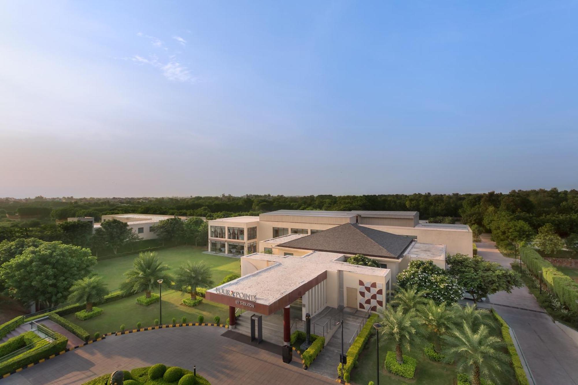 Four Points By Sheraton New Delhi, Airport Highway Exterior foto