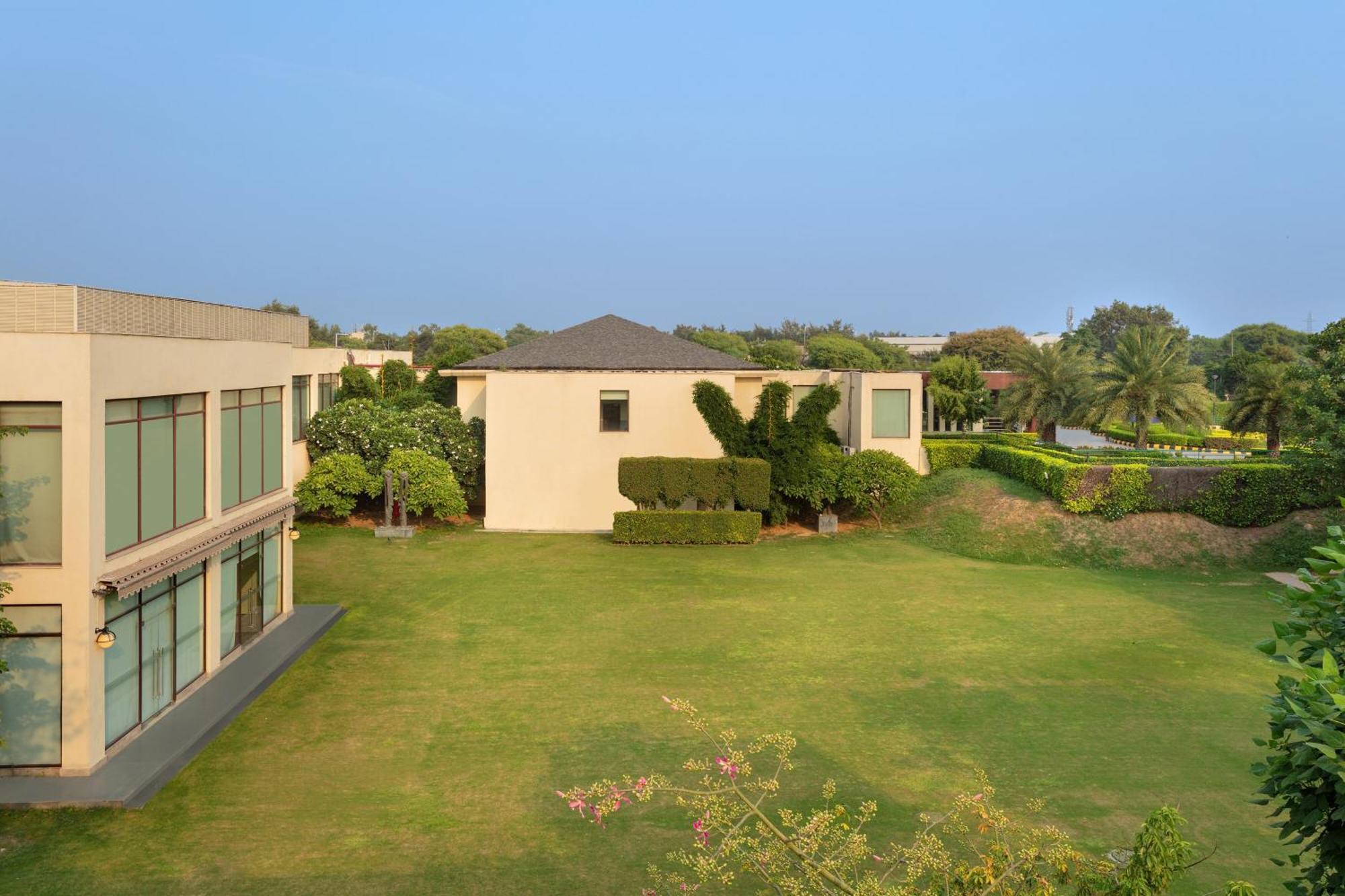Four Points By Sheraton New Delhi, Airport Highway Exterior foto
