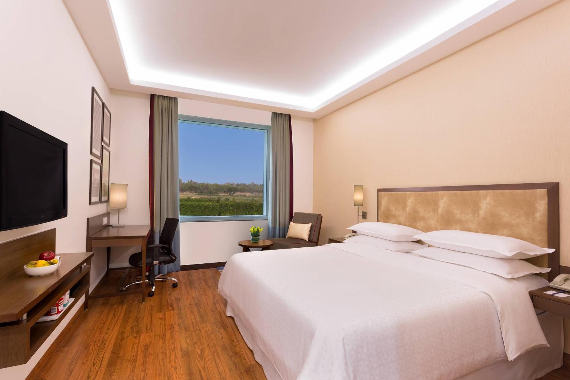Four Points By Sheraton New Delhi, Airport Highway Exterior foto