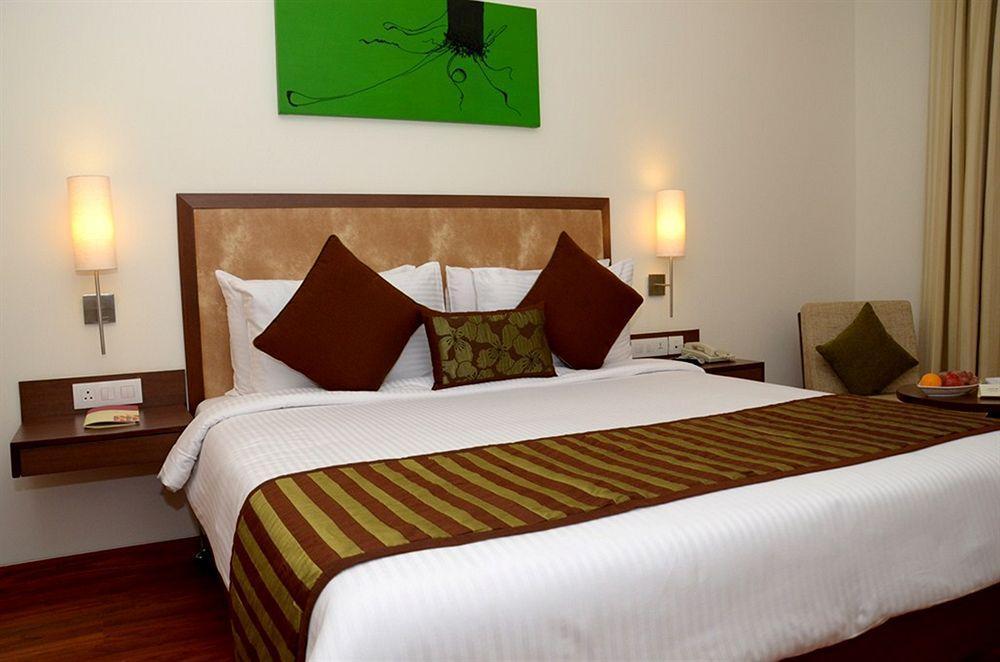 Four Points By Sheraton New Delhi, Airport Highway Exterior foto