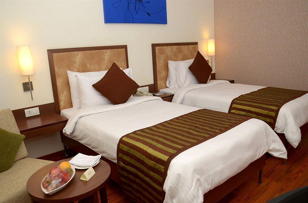 Four Points By Sheraton New Delhi, Airport Highway Exterior foto