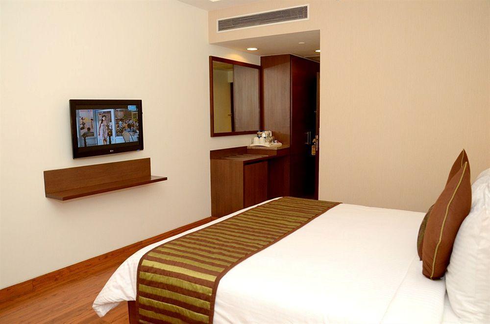 Four Points By Sheraton New Delhi, Airport Highway Exterior foto