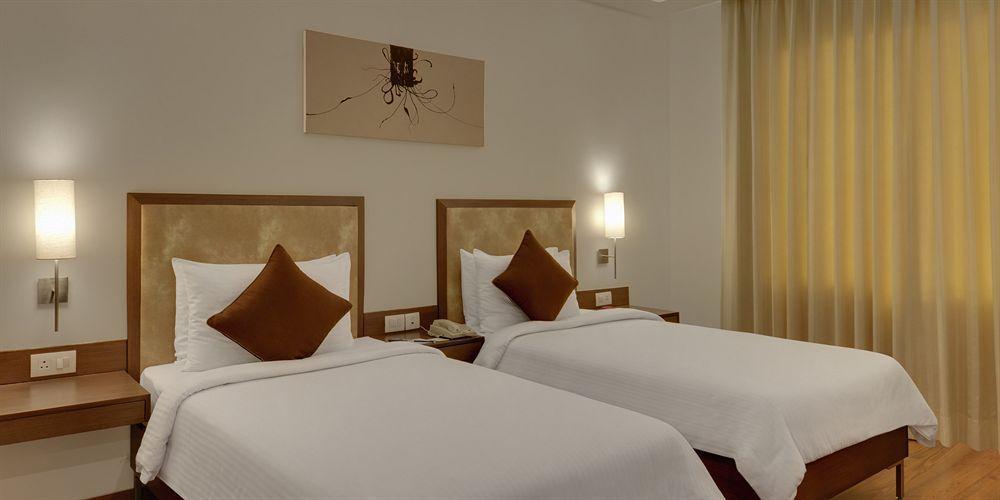 Four Points By Sheraton New Delhi, Airport Highway Exterior foto